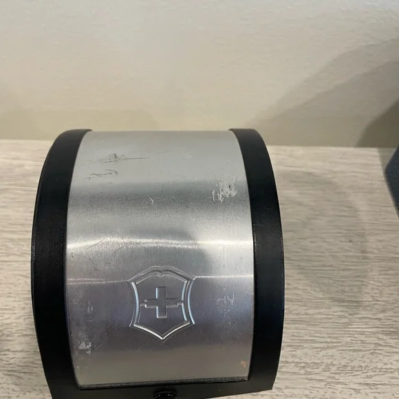 Victorinox Swiss Army Stainless Steel Watch - Picture 4 of 4